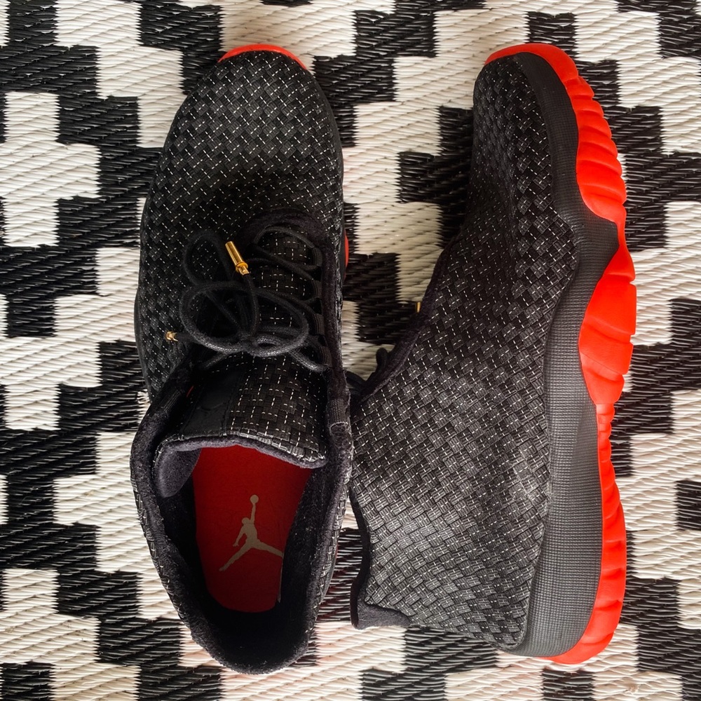 Men’s SZ 10 Jordan Futures Breds